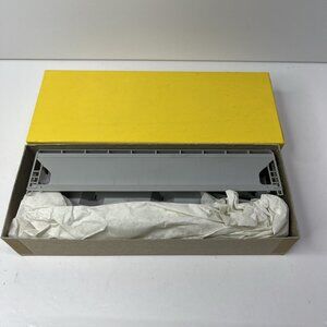 Accurail Model ACF 3-Bay Cvd Hopper Kit Undecorated 2000 HO Scale Covered Hopper